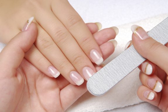 Estetski Manikir u Beauty Salonu nokti