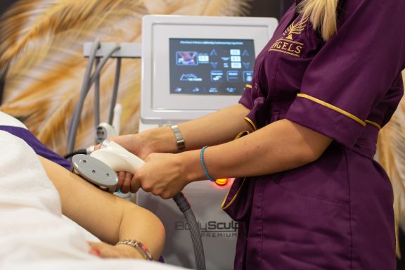 Zatezanje Kože Efikasni Tretmani Za Zategnutu Kožu u kozmetickom salonu angels novi sad