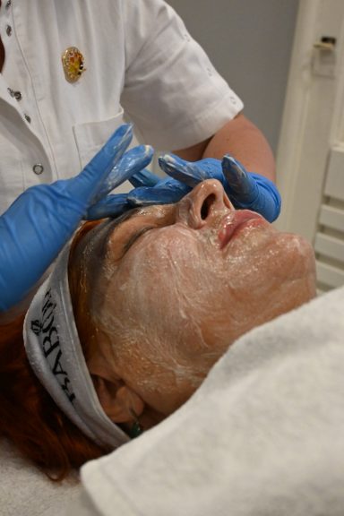 La Bomba tretman lica u salonu Angels Novi Sad