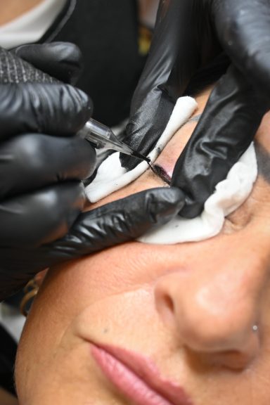 Trajna šminka eyeliner Novi Sad po kvalitetu PhiAcademy