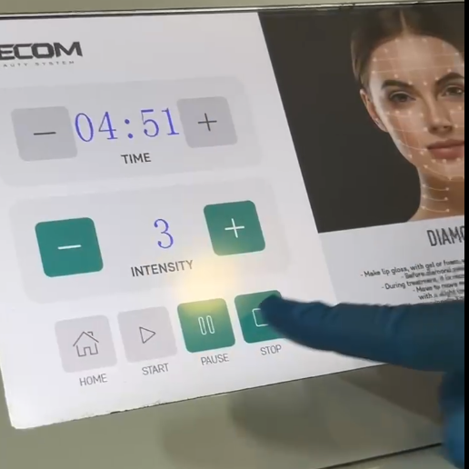 Aparat za tretmane lica u salonu Angels Novi Sad