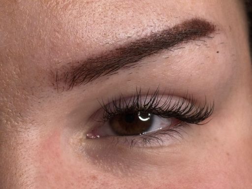 Obrve i brow lift u salonu Angels Novi Sad
