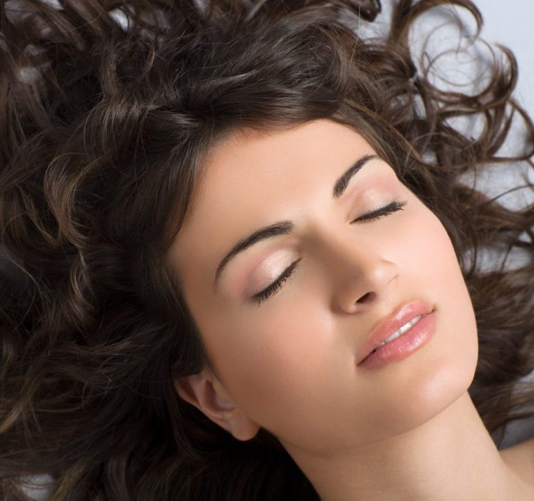 Stilizovanje kose na lokne ili  talase U Centru Novog Sada u Salonu Angels