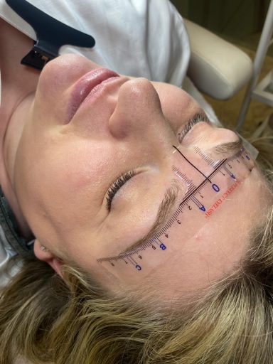 airbrush eyebrows obrve sminkanje u kozmetickom salonu