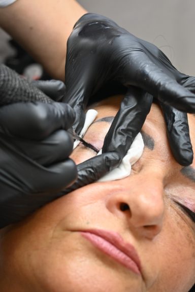 Trajna šminka eyeliner Novi Sad po kvalitetu PhiAcademy